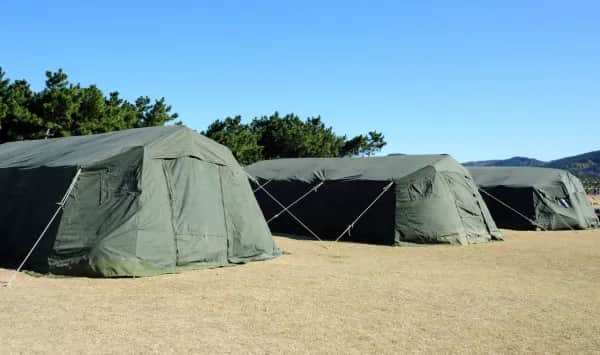 Robuste Bodenplatten für Militärzelte kaufen