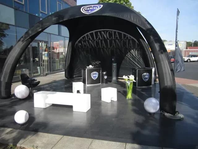 Robusten Kunststoff-Bodenplatten für Messeauftritte kaufen