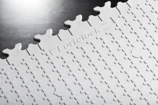 Schnell verlegbare Bodenplatten für Werkstätten in Deutschland