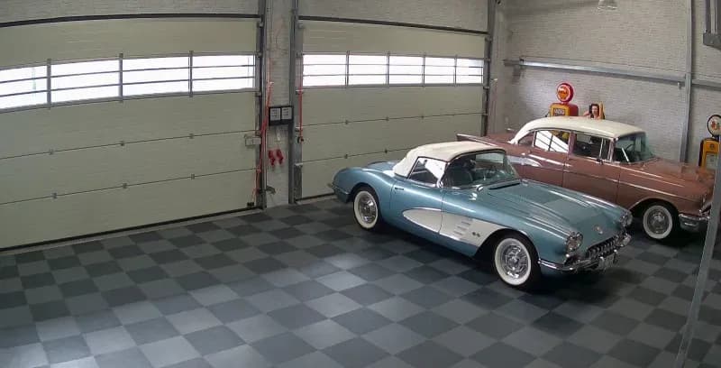 Stilvoller Garagenboden für Oldtimer-Garage