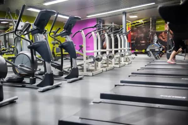 Welcher Bodenbelag eignet sich am besten für ein Fitnessstudio?