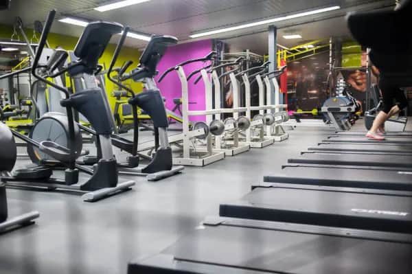 Strapazierfähiger und robuster Bodenbelag für Fitnessräume in Deutschland